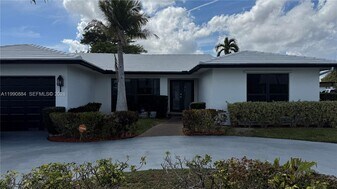 4905 Bayberry Ln in Tamarac, FL - Building Photo