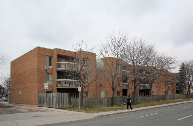 Wentworth St School Manor in Hamilton, ON - Building Photo - Building Photo