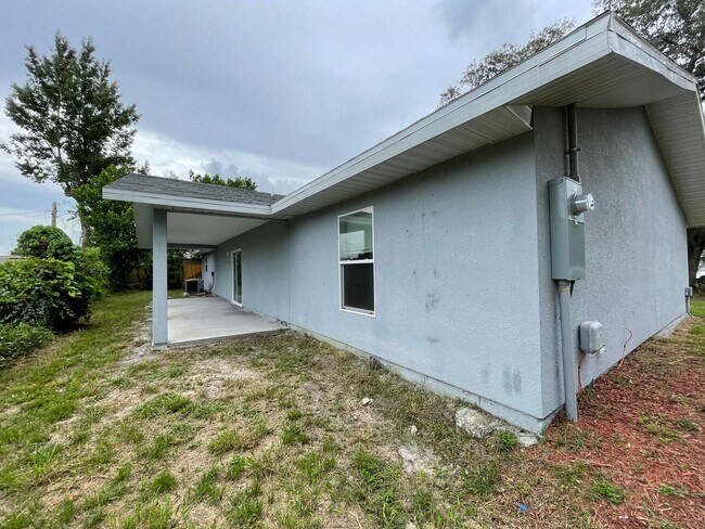 1708 Providence Blvd in Deltona, FL - Building Photo - Building Photo