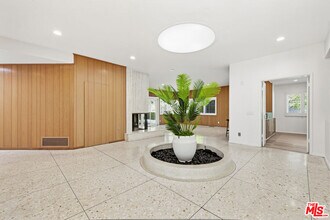 8900 Alto Cedro Dr in Beverly Hills, CA - Building Photo - Building Photo