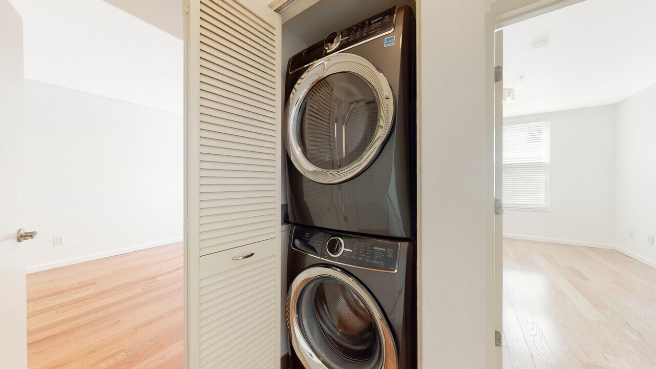 8400 Oceanview Terrace in San Francisco, CA - Building Photo