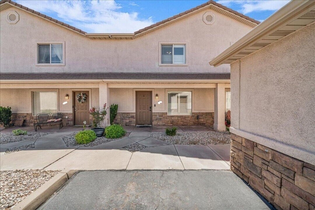 316 S 2450 E in Saint George, UT - Building Photo