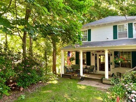 1B Church St in Yarmouth Port, MA - Building Photo