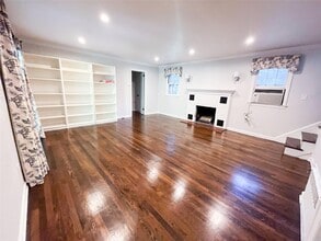 114 Harbor Hill Rd in Roslyn Heights, NY - Building Photo - Building Photo