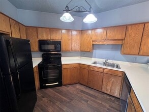 1509 N Grant Dr, Unit B in Sherman, TX - Building Photo - Building Photo