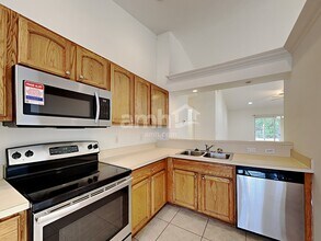 1009 SW Alcantarra Blvd in Port St. Lucie, FL - Foto de edificio - Building Photo