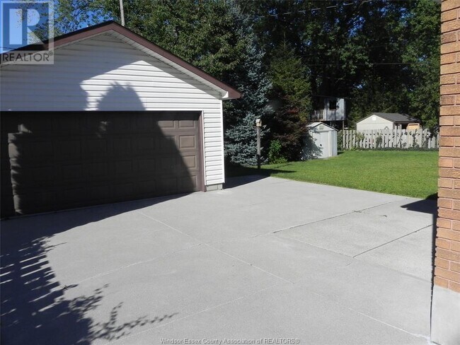 13798 St Gregory's Rd in Windsor, ON - Building Photo - Building Photo