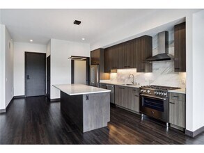 253 Lake St E in Wayzata, MN - Building Photo - Building Photo