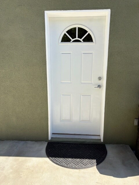 10713 Helendale Ave in Los Angeles, CA - Foto de edificio