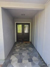 1081 Triunfo Canyon Rd in Westlake Village, CA - Foto de edificio - Building Photo