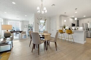 320 Middlesex Ave, Unit D107 in Medford, MA - Building Photo