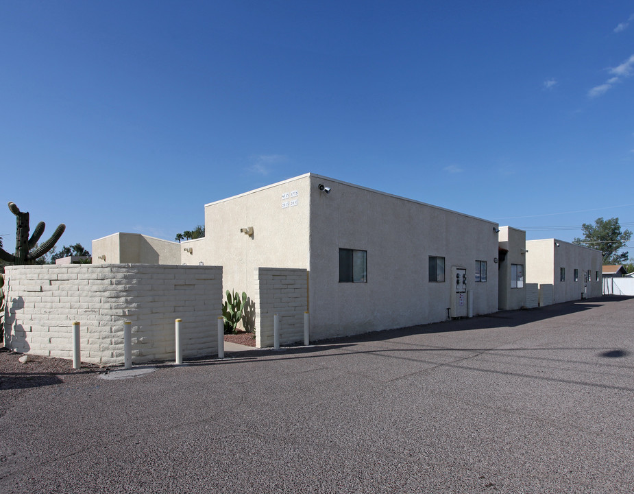 Swan Apartments in Tucson, AZ - Foto de edificio