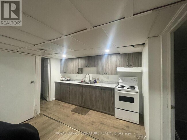 15 Vera St in St Catharines, ON - Building Photo - Building Photo