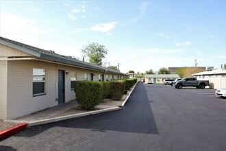 Mountain View Apartments in Phoenix, AZ - Building Photo - Primary Photo