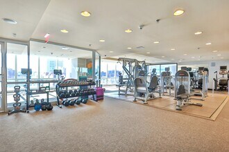 1 Renaissance Square in White Plains, NY - Foto de edificio - Building Photo