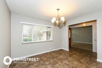 3665 Hambletonian Dr in Florissant, MO - Foto de edificio - Building Photo