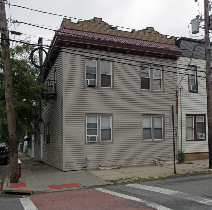 54 Prospect Ave in Bayonne, NJ - Building Photo