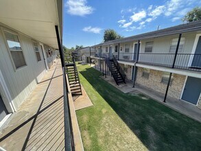 1502 NW Kingsbury Ave in Lawton, OK - Building Photo - Building Photo