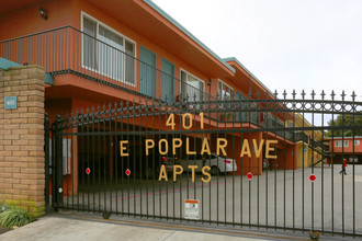 Poplar Creek Apartments in San Mateo, CA - Building Photo - Building Photo