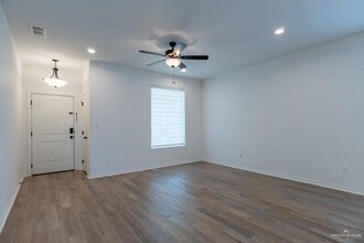 1001 W Yellow Bells St in Edinburg, TX - Building Photo - Building Photo
