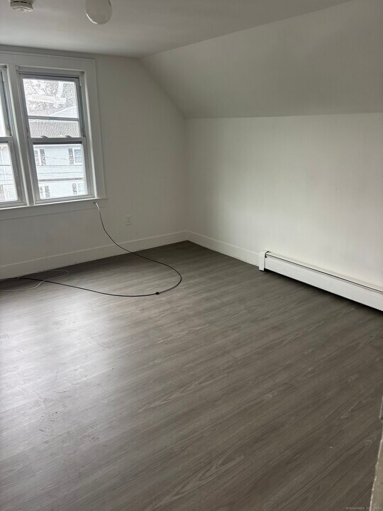 1275 Howard Ave in Bridgeport, CT - Building Photo