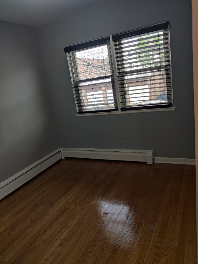 4249 N Kedvale Ave, Unit 9 in Chicago, IL - Building Photo - Building Photo