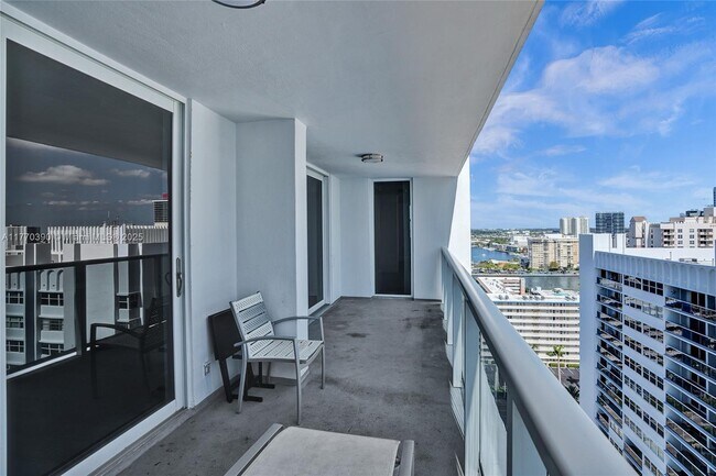 1904 S Ocean Dr, Unit TS206 in Hallandale Beach, FL - Building Photo - Building Photo