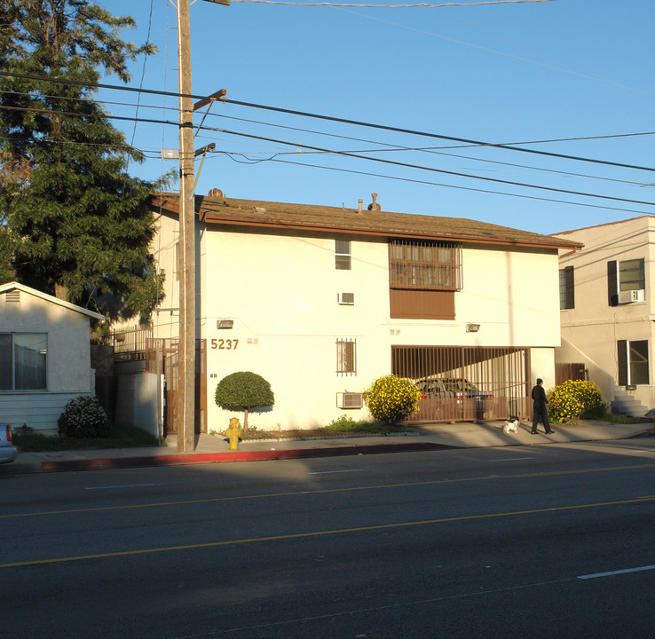 5237 Cahuenga Blvd in North Hollywood, CA - Building Photo