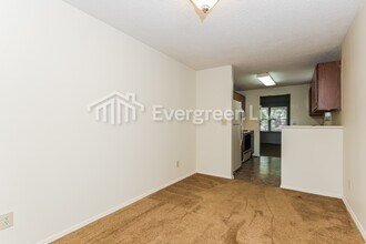 6477 Rolling Glen Dr in Dayton, OH - Building Photo - Building Photo