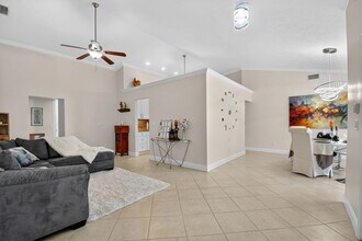 1002 Julia Heights Dr in Lantana, FL - Building Photo - Building Photo