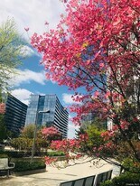 131-03 40th Rd, Unit 8J in Queens, NY - Building Photo