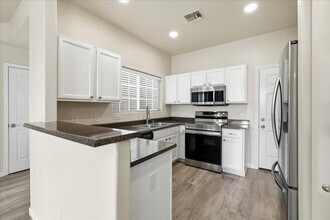 1633 E Lakeside Dr in Gilbert, AZ - Building Photo - Building Photo