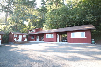 12607 SW Bachelor Rd in Vashon, WA - Building Photo - Building Photo