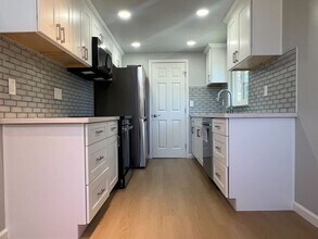 831 Sinex Ave in Pacific Grove, CA - Building Photo - Building Photo