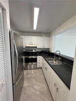 8420 SW 154th Cir Ct in Miami, FL - Building Photo