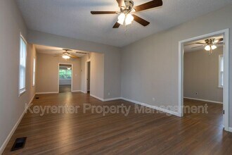 526 S 39th W Ave in Tulsa, OK - Building Photo - Building Photo