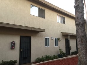 Imperial Townhomes in Downey, CA - Building Photo - Building Photo