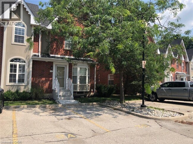 4200 Kilmer Dr in Burlington, ON - Building Photo - Building Photo