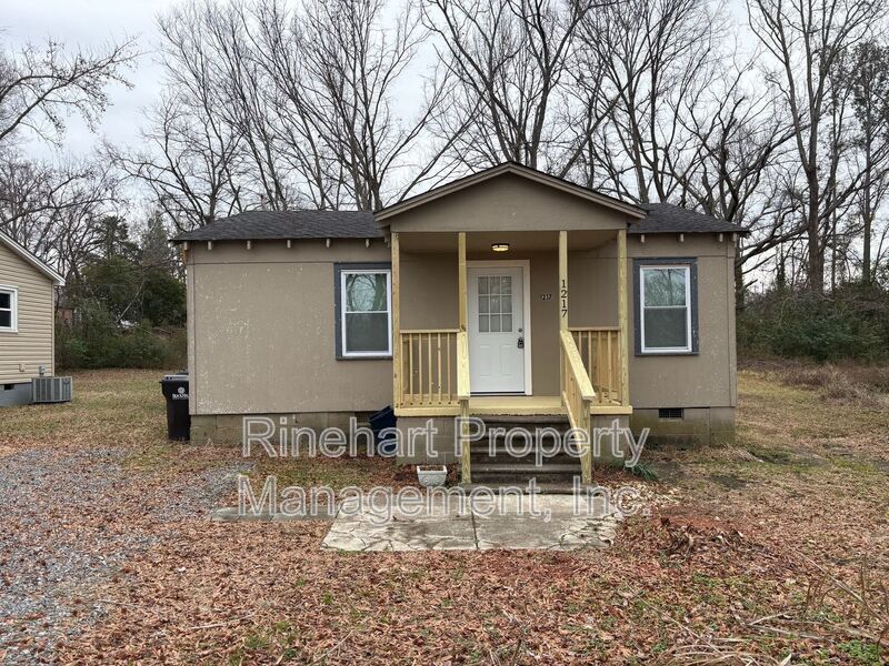 1217 Devine St in Rock Hill, SC - Building Photo