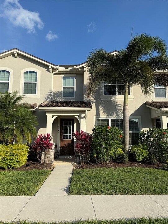 9049 Legado Dr in Windermere, FL - Building Photo