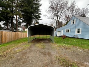 924 Annetta Ave in Jackson, MI - Foto de edificio - Building Photo