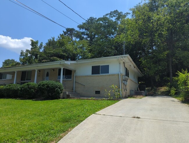 124 Callan Dr in Rossville, GA - Building Photo - Building Photo