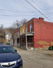 703 Elvia Way in Pittsburgh, PA - Building Photo - Building Photo