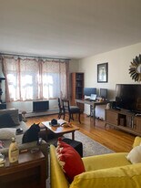 1239 W Farwell Ave, Unit TWO BEDS in Chicago, IL - Building Photo