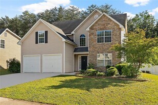211 Millstone Dr in Hampton, GA - Building Photo