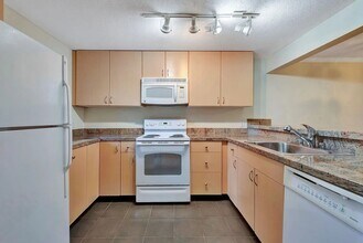 12601 SE 41st Pl in Bellevue, WA - Building Photo - Building Photo