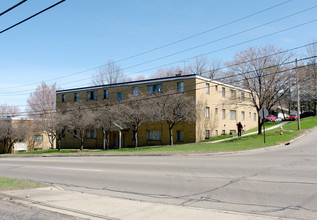 Brittain Woods in Akron, OH - Foto de edificio - Building Photo