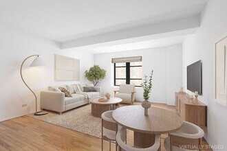 43 W 61st St in New York, NY - Building Photo - Building Photo