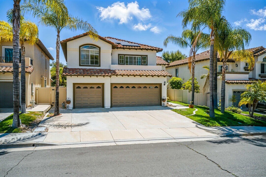 45038 Camino Veste in Temecula, CA - Building Photo