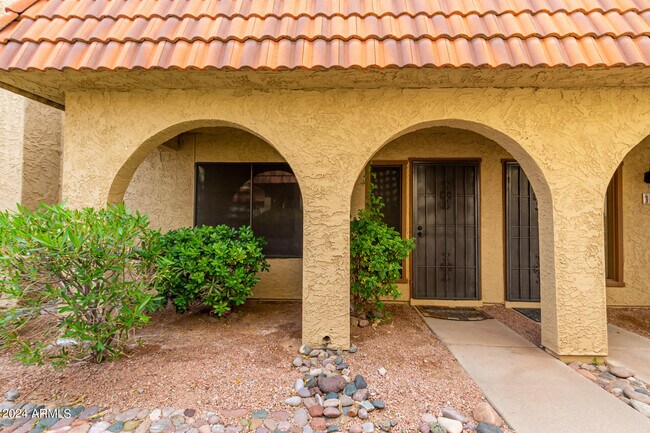 16336 E Palisades Blvd in Fountain Hills, AZ - Foto de edificio - Building Photo